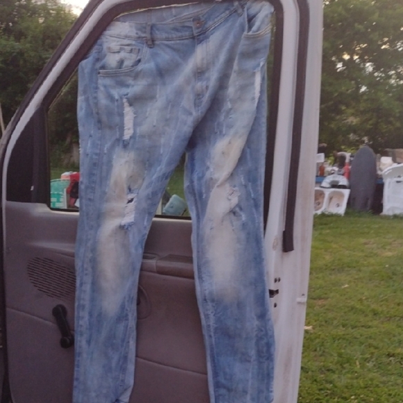 Evolution in Design Men's Distressed Blue Jeans(42)NWOT - Picture 1 of 2